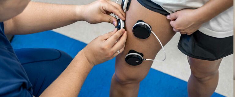 Conoce los múltiples beneficios que la fisioterapia puede ofrecer a los deportistas para mejorar su rendimiento y salud.